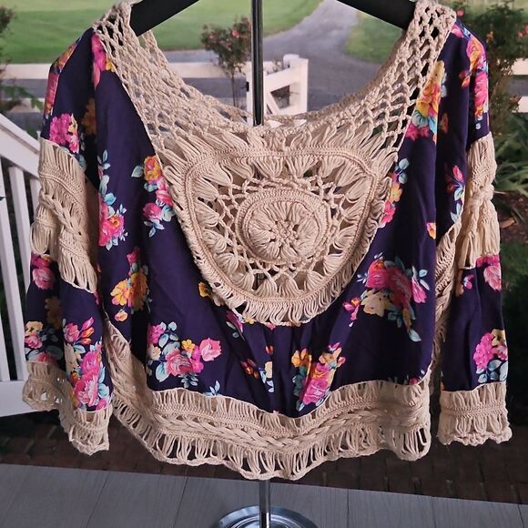 Love J Cream Floral Hippie Flowy Crochet Cover-Up Medium Preowned Good Condition - Picture 4 of 9